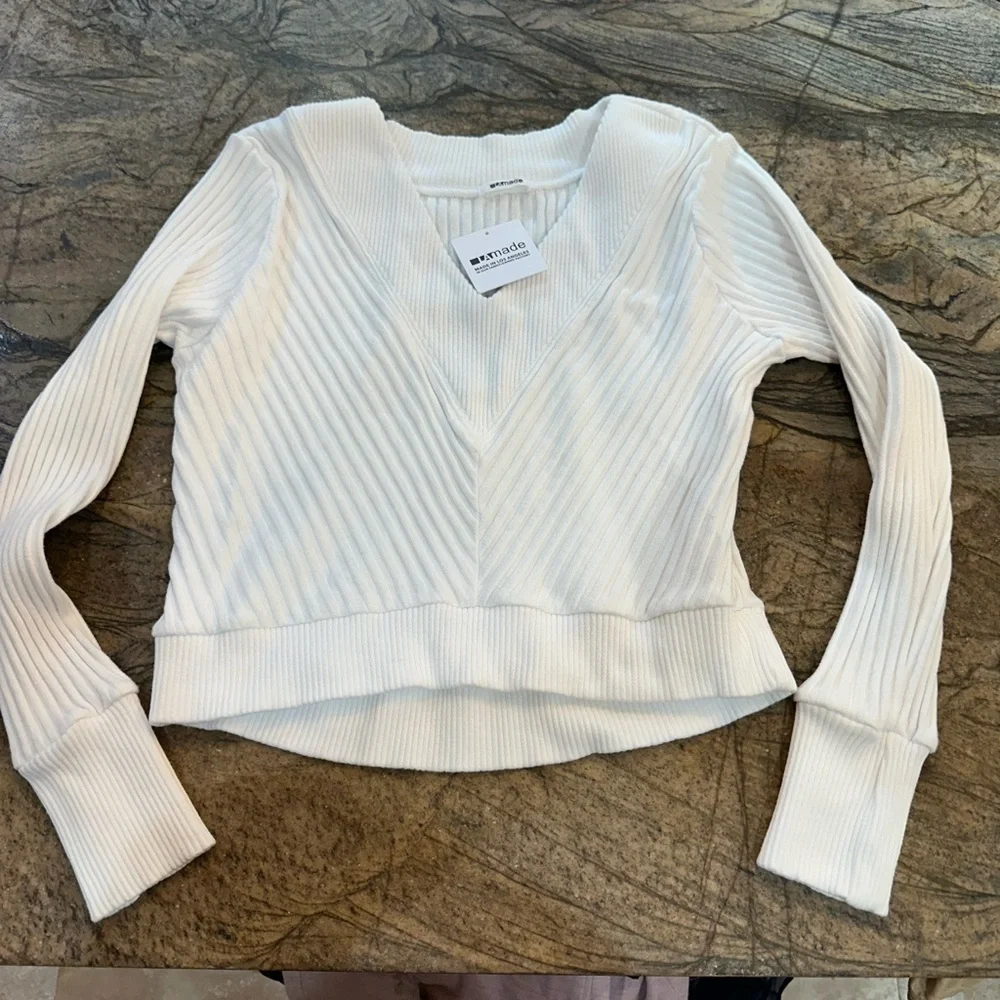NWT LA MADE White Ribbed V-Neck Sweater